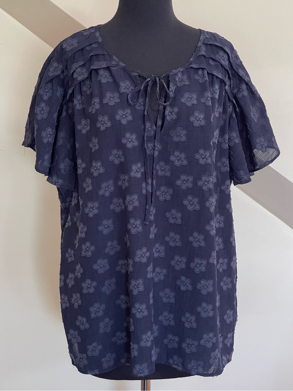Jones New York Navy Floral Tie-Front Blouse Sz XL Flutter Short Sleeves Top NWT
